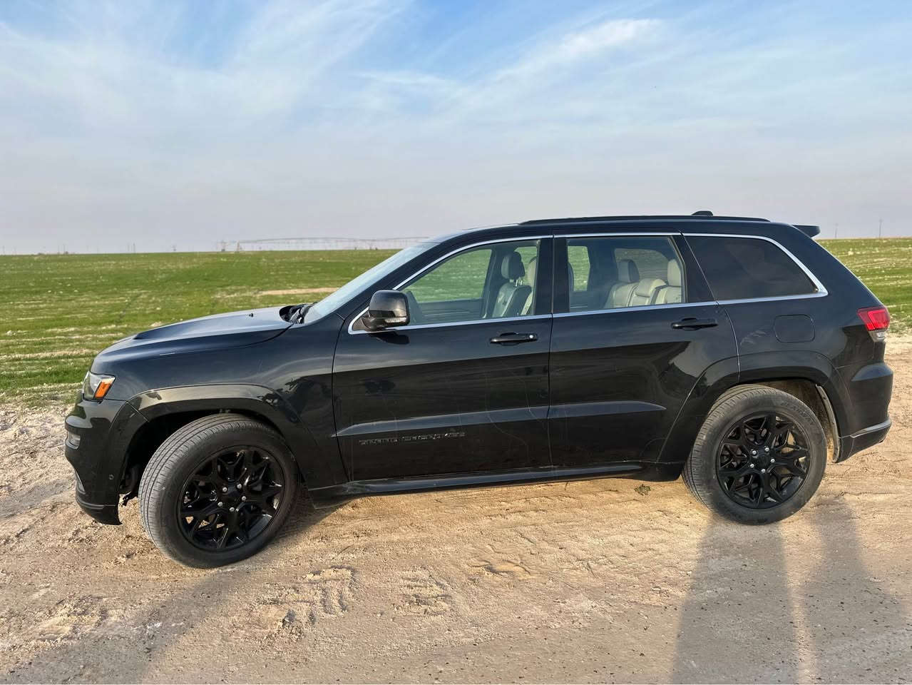 للبيع او للمراوس حسب الرغبه 
ع واس اب تفاصيل اكثر

جيب  سومت اعلى فئة فول 1/1
 
موديل 2016  مكينه 6 سلندر  3600
رقم بغداد باسمي ماشيه 72 

 حادث بنيد مع الجاملغ الامامي صور الحادث مرفقه 

مواصفات السيارة :-
 —————————
جكات / بانوراما / رادارات 360 / كامره خلفيه / سستم صوت هارمن كاردون / تبريد تدفئة كشنات / مقود كهرباء / كشنات جلد مع كهرباء / مري قلاب مع تعتيم الضوء / هيتر مري / شاشة كبيره / ماوس تحكم وضعيات القياده / حساس امامي خلفي / اوتو بريك / اوتو ستوب / ويل كروم / شفتات ستيرن / صندوق كهرباء / تحكم ستيرن كامل / مري جانبية قابلة للطي / ترحيب عند الاقتراب / لايت زينون لد / وبعد الكثير من المواصفات 

السعر : 210. وبيها مجال 

للاستفسار : ***********  واس اب اتصال
العنوان : الكرخ حي العدل بغداد, العراق
