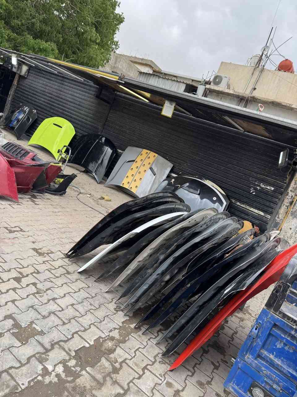السلام عليكم شباب 
بنايد ودعاميات ودوس 
اصلي وتجاري كلشي شارحلكم بل فديو 
العنوان بغداد مقابيل مديريه مرور الطوبجي الشارع العام 
توصيل ماعندي وحجز ماكو الي يحب يشرفي للمحل وياخذ 
***********
