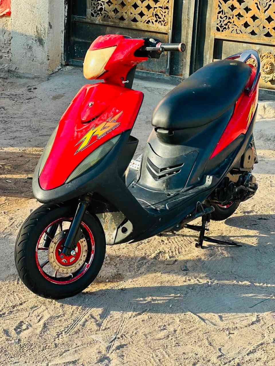 سلام عليكم ماكس عدله عينه ولايت شغالات كلهن من طول لطول ما بيها نقص + مكينه مفتوحه مبدل ولفات ستيل اصليات وباقي خير من الله السعر 450 بيها مجال عنوان الزبير ***********
