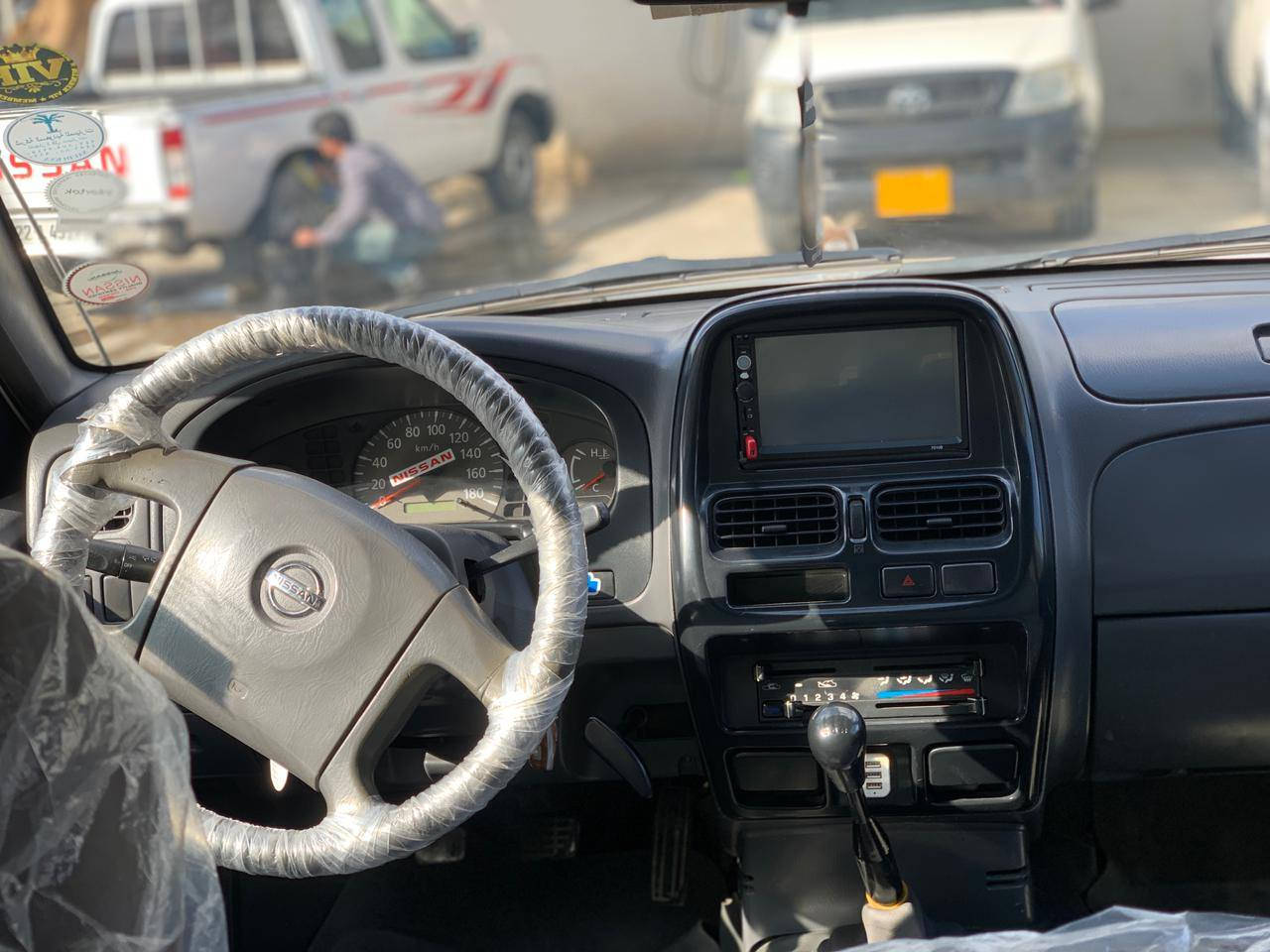 نیسان پیکاب مۆدێل 2001 سەنەوی تازەیە تا 2028  گێڕ و مەکینە بەشەرت دوو پەڵە بچووک بۆیاخی هەیە
شوێن سلێمانی 
ژمارەی مۆبایل
*********** السليمانية, العراق
