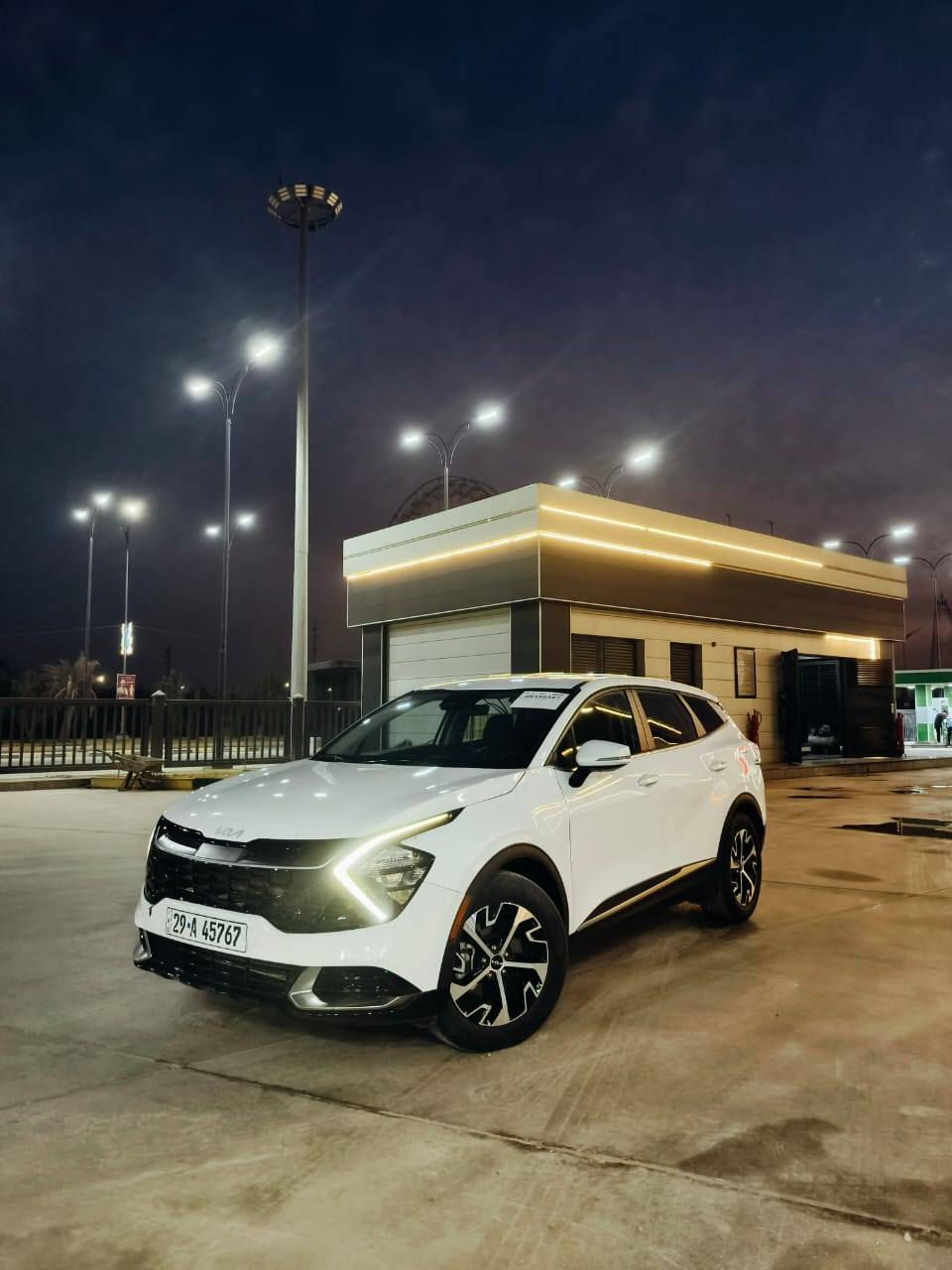 السلام عليكم من رخصة الادمن كيا سبورتج موديل 23 واسط ماشيه 25 فول عدى الفتحه السعر 215 وبيه مجال  تلفون ***********
