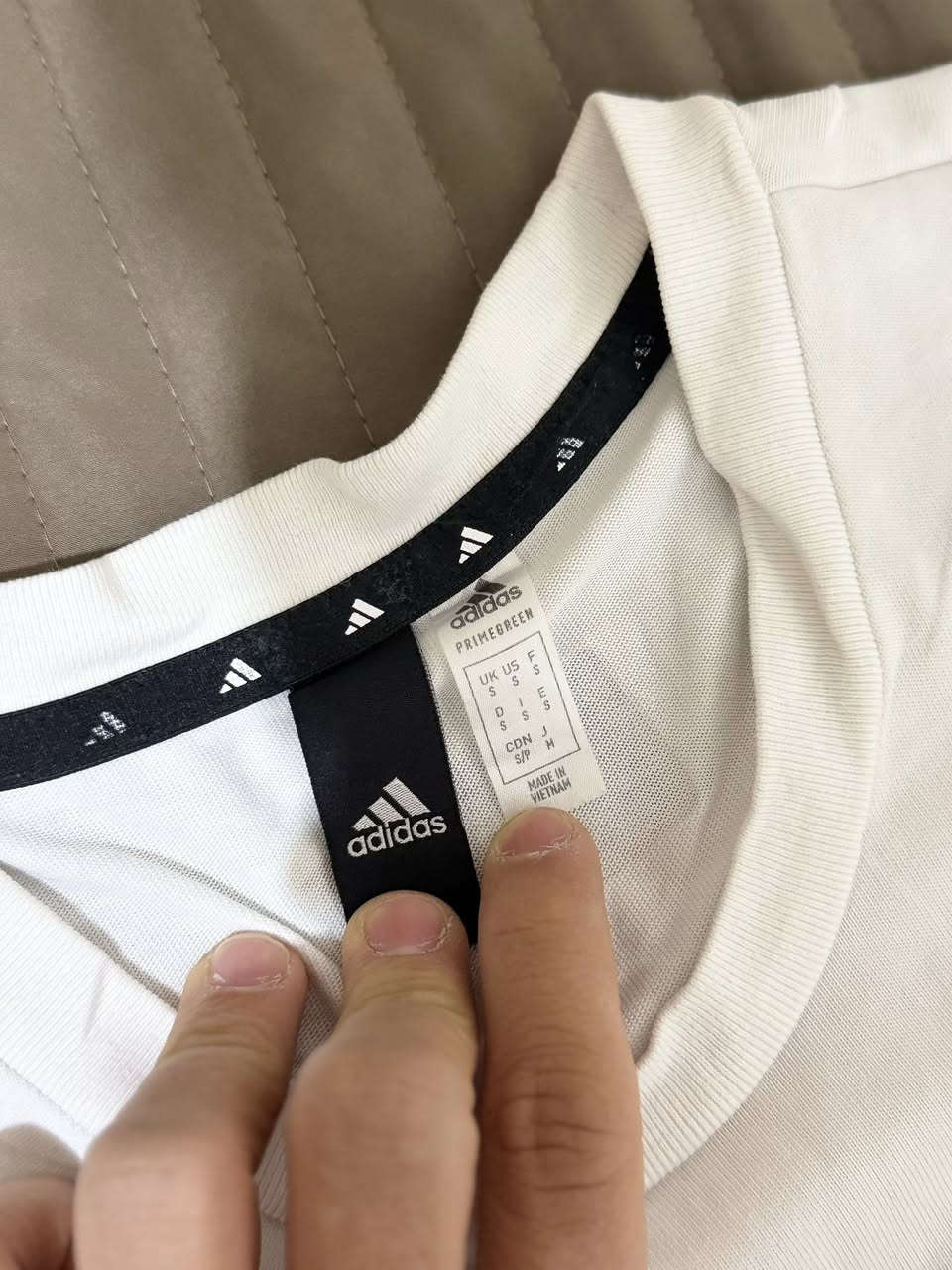 ترهیم اديداس اوريجينال وكالة  تحفة 👌🏻🇸🇪
تيشيرت كمبوديا 
بيجامه فيتنامي 
جاكيت فيتنامي 
نظافة ١٠٠/١٠٠ماملبوس🤗💁🏻‍♂️
تیشیرت قطني ١٠٠/١٠٠
قیاس للوزن ٦٠-٦٥ قالب 👌🏻🙅🏻
توصيل متوفر 📍🧭


**إذا كنت صاحب هذا الإعلان وتريد حذفه لأي سبب، رجاءا أرسل رسالة إلى الدعم الفني**