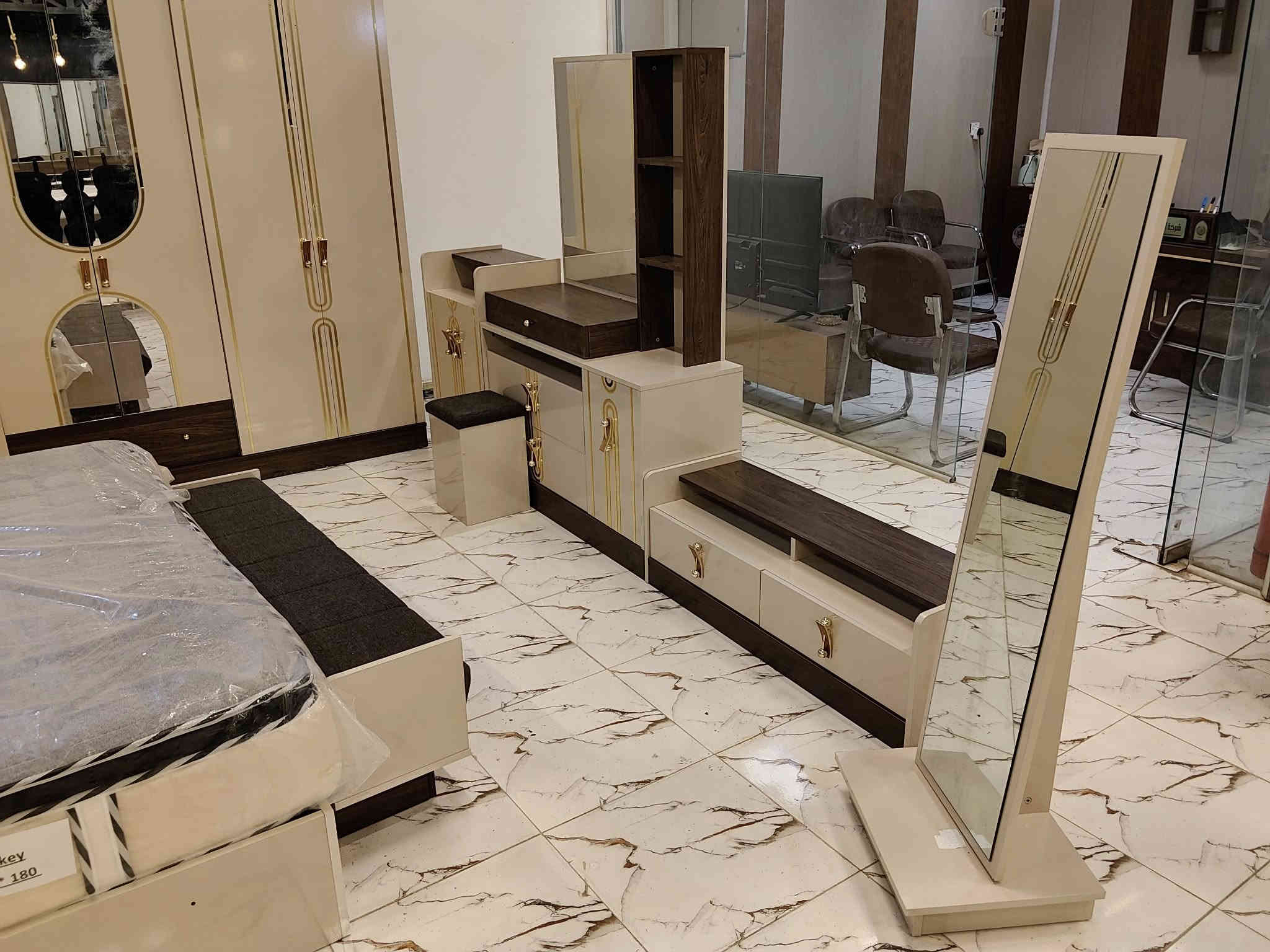 11 قطعه كنتور ملحق اناره براكيت بالسرير ثلاثة ألوان متغيره سرير مخزن دوشمه فاخره متوفره الان في معرض الشركه الكائن طريق رفاعي نصر مجاور جامعة اوما الاهليه للاستفسار اكثر يرجى الاتصال على الارقام التاليه
***********
***********
*********** واتس فايبر تلگرام 
البيع بطريقة النقد والاقساط 
الشد والنقل داخل محافظة ذي قار مجانا
