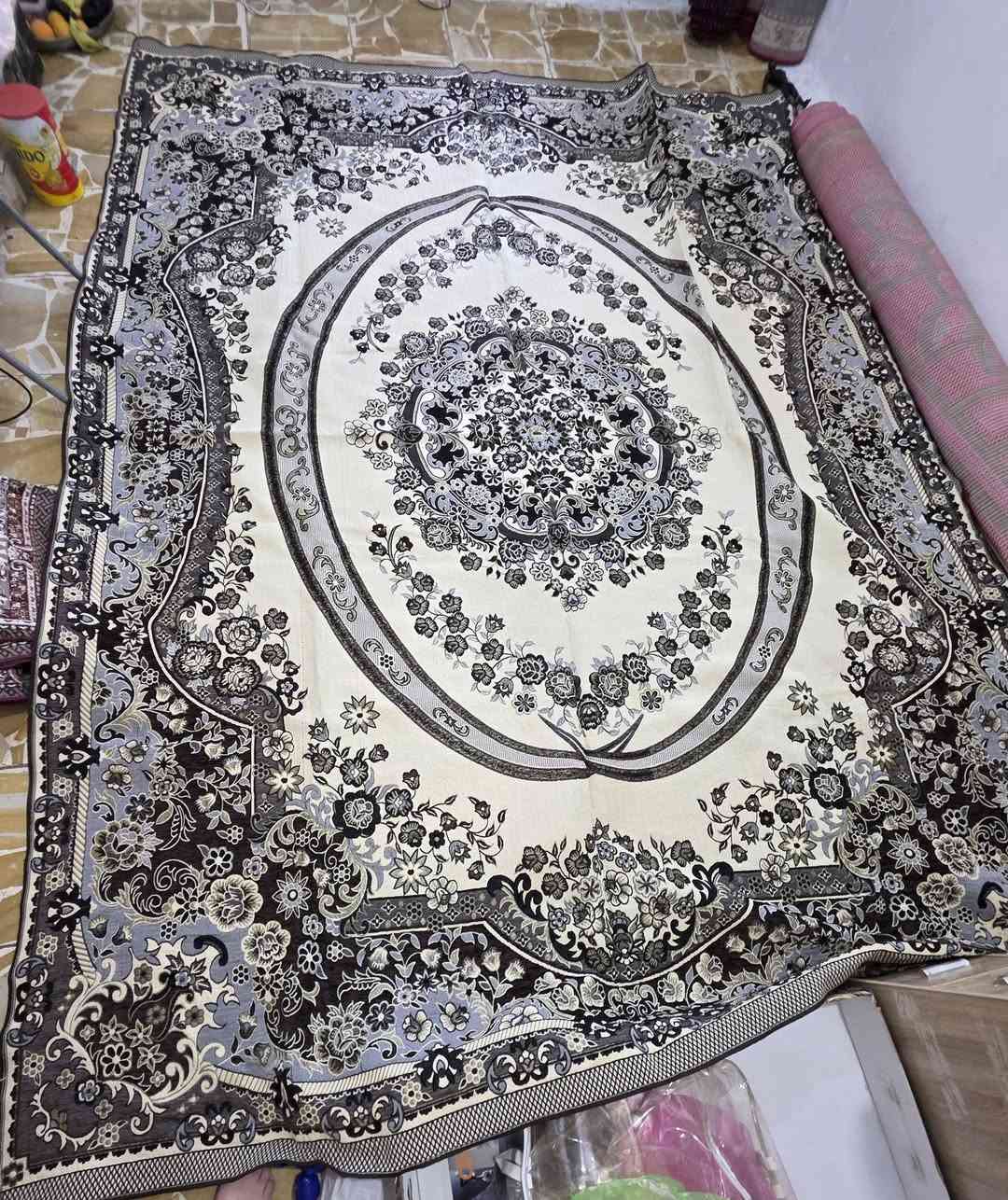 السلام عليكم ورحمة الله وبركاته...
مدة زولية جديدة غير مفروشة الطول ٣،٨٠ متر والعرض ٢،٨٠ متر مكاني الغزالية تواصل واتس اب ***********

