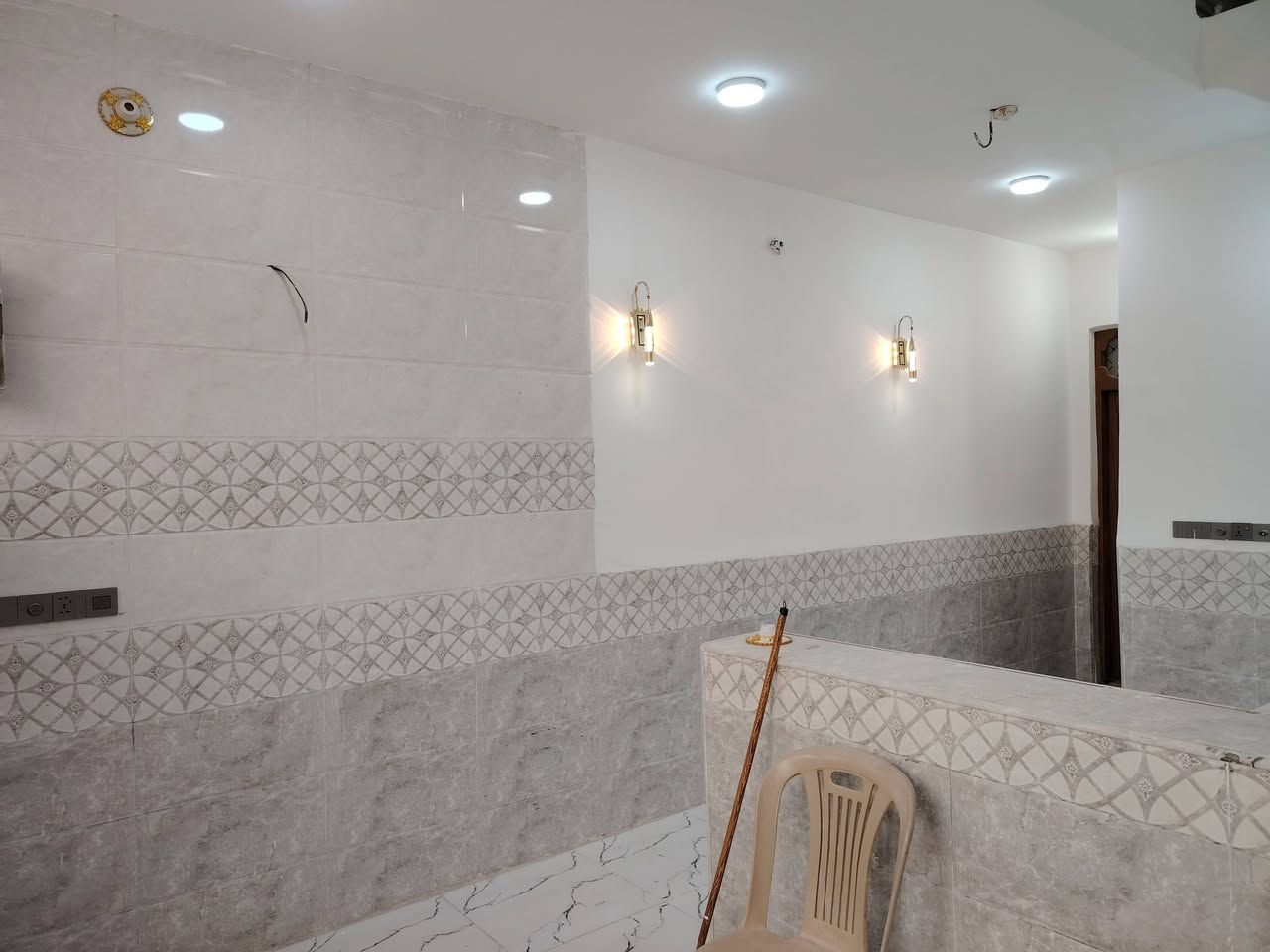 سلام عليكم
دار للبيع المساحه 50متر
طابو زراعي سند25 مع اقرار وتنازل بل محكمه 
النجف الاشرف شارع الصب مقابيل ملحق قريه الغدير عامود327 يتكون من
غرفه وصاله ومطبخ وحمام
بناء طابوق نهروان صب كونكريت مركزي الاساس والسقف
بناء ممتاز تبليط لباب البيت ماء كهرباء مولد ذهبي قريب ع شارع العام كافة الخدمات متوفره
((السعر 25)) وبيه مجال
الاستفسار
*********** واتساب 
*********** ابو منتظر
***********ابو امير
