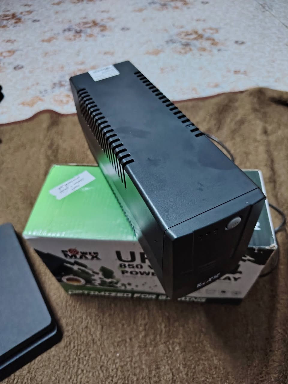 سلام عليكم بلي فور سلم مهكر كامل ماحقاته جوستك وحدة اصلي مالته بلادي والثانيه بالة يعني اصلية والاصليات تعرفون اسعارهن أو ويا 5 لعبات ومكتبة كيم باتو يعني تكدر تنزل أي لعبه أبالك بدون متروح لأبو مكتبه  جهاز لوك ممفتوح كدامكم  براغية گبس ويا يو بي إس 850 وكارتونتة استخدمتة بس 4 مرات الله شهد انطي بي ضمان الجهاز سعرة 325 وذا تريد تستفسر اكثر مكاني بغداد قرب بسماية ***********
