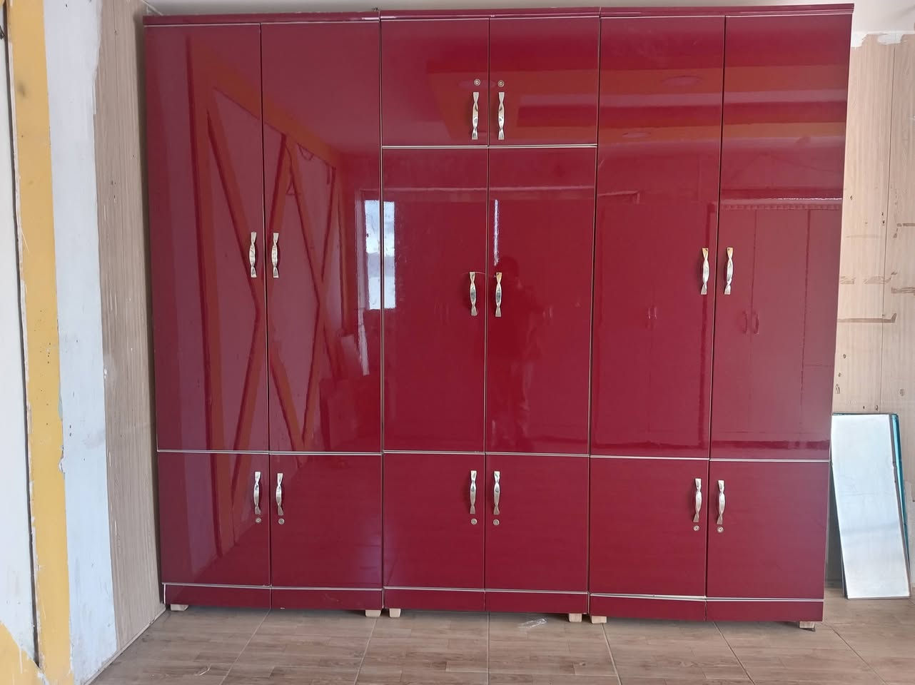 كانتور بو فروشتن
له هه ولير سي بارجه ي به رزي ٢٧٥ دوو مترسانتيم دريزي ٢٩٠ نرخي ٣٠٠ هه زار مجالي كه مه ***********
