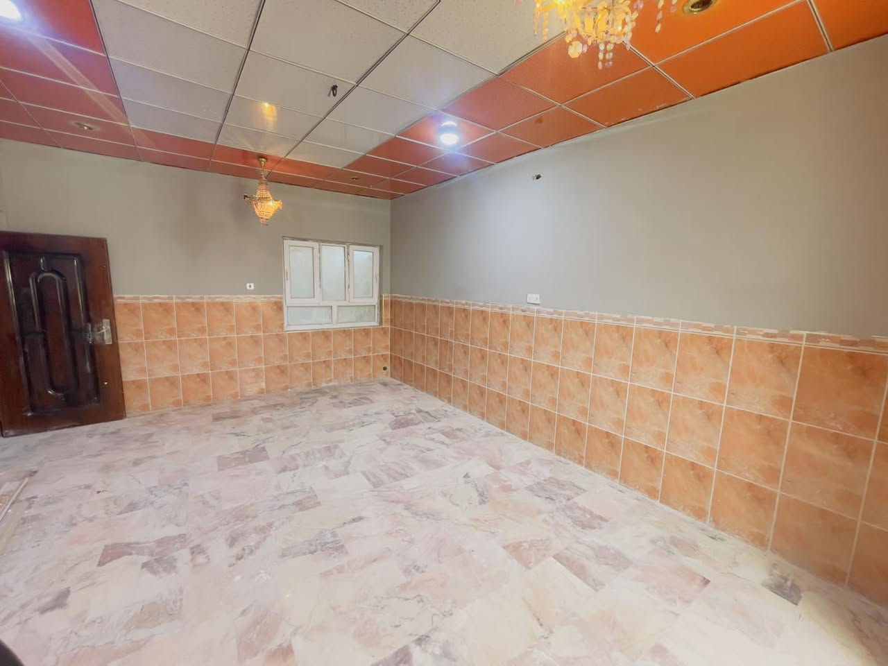 🪬بنايه للبيع مكونه من ثلاث شقق🔷

           📍 السماوه القشله عالشط بضهر الكورنيش 

المساحه (217) متر. بواقع ثلاث شقق معزولات شقتين ارضيات 

والشقه طابق ثاني كل شاقه بابه معزوله  بناء درجه اولى الارضيه مرمر  

السعر خاص حسب رغبة الزبون 

للاستفسار الاتصال ع الرقم (***********)
