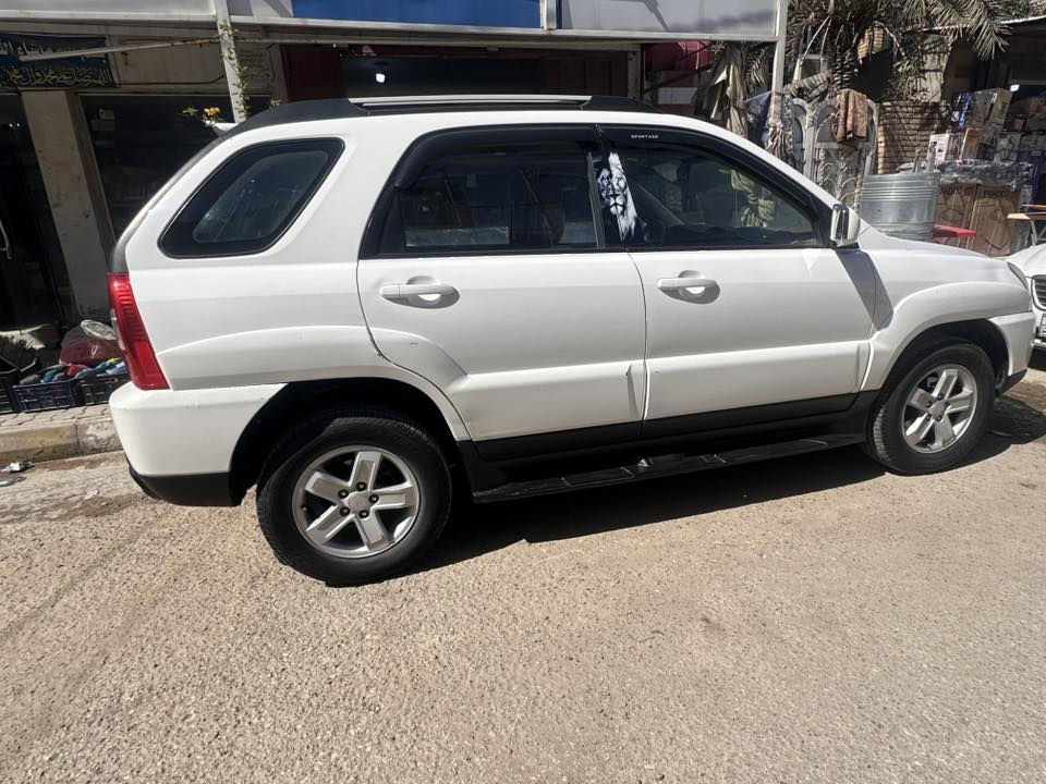 السلام عليكم للبيع سبوتج ٢٠٠٩ خليجي مكينه ٢٠٠٠ فتحه دواخل عسلي ماشيه ١٣٠مكفوله كفاله عامه  مكفوله من البارد مكينه كير كفاله تبريد ثلج رقم ذي قار انكليزي بسمنه السعر ١٢٧ وبيه مجال بسيط مكان واسط مركز المدينه سونار موجود تفاصيل اتصل **********************
