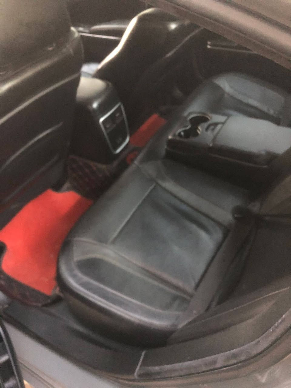 تحيه طيبه السلام عليكم ورحمة
جارجر 2017.  Sxt
فول مواصفات 
6 سلندر 3600
بصمه تشغيل عن بعد 
بصمه ابواب 
شاشه كامره 
تحكم ستيرن 
كشنات جلد 
كشنات كهربائية 
تدفىه كشنات 
فتحه سقف 
قيادة ذاتي 
كير طياره 
ويل كب 
تخم تاير 
بدون حادث فقط بارد جاملغ أمامي هلال جاملغ خلفي 
ماشيه ،80 ميل
جاهز إنشا الله 
رقم اربيل شرط تحويل مباشرة سنويه هزه جديد 
204 ورقه وبيها مجال قليل 
اي استفسار 
*********** 
مكان بغداد حي جهاد 
غير متواجد عل فيس بيع فقط
