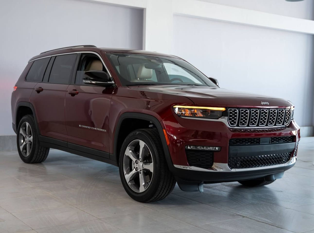 جيب كراند جيروكي 2023 مواصفات Limited محرك 6 سلندر 7 راكب ماشية 25 الف كم بيها قطعتين صبغ

🟪 السعر  :: الطلب في التعليقات ويوصلك مباشرة ✍️ 📩                                           فقط على الصفحة مو على كروب🌐

مواصفات السيارة
محرك 3.6 لتر V6
قير اوتوماتيك 8 سرعات
دفع رباعي
مقاعد جلد
كراسي امامية كهرباء مع ذاكرة
تشغيل بصمة
شاشة وسطية
ابل كاربلاي اندرويد اوتو
كاميرا خلفية
حساسات امام خلف
رادار النقطة العمياء
رادار الخروج عن المسار
تثبيت سرعة
تكييف امامي وخلفي
جنوط المنيوم
انوار LED
سنسرات ضغط تايرات

رقم صاحب السيارة
***********
