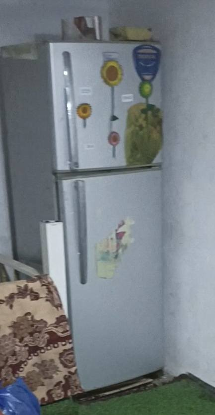 ثلاجه للبيع بسعر 50 تبرد و تجمد.. الرقم ***********
