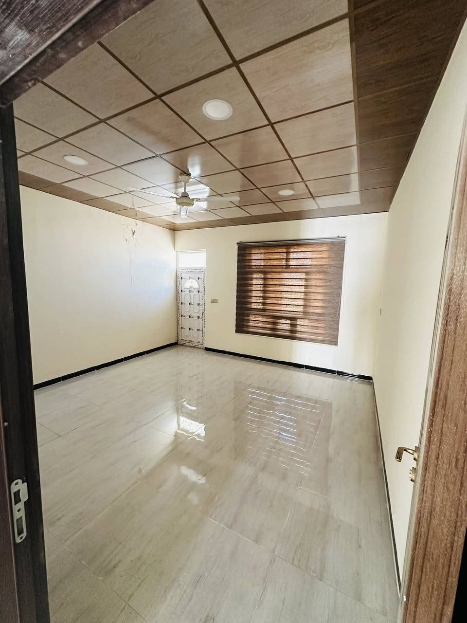 دار للبيع الديوم منطقة ال١٦ ألف
🔺 المساحه ١٥٠ متر
🔺٣ غرف نوم طابقين 
🔺شارع ١٥  السعر ٦٨ وبي مجال
للاستفسار ***********
