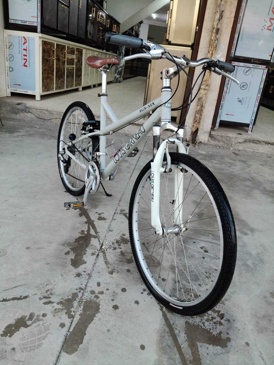 السلام عليكم 
بايسكل ماركه LOUIS
معدن المنيوم 
البدالات دفع سحب 
النقال الخلفي 8 والامامي3
قفل خلفي وياله مضلعه رقبه لعاب
فول كمبليون 
السعر 140 الف 
موجود توصيل


**إذا كنت صاحب هذا الإعلان وتريد حذفه لأي سبب، رجاءا أرسل رسالة إلى الدعم الفني**