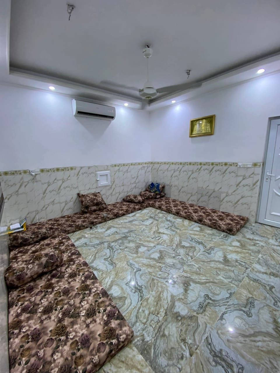 بسبب الوعود الكاذبه رجعنالكم بهل دار الجميل سعر مساحه 200 متر حي عسكري قرب ماركت المرهون طابو صرف بسم شخص واحد معاملتك مع صاحب الدار مباشرتا الاتصال 
***********
