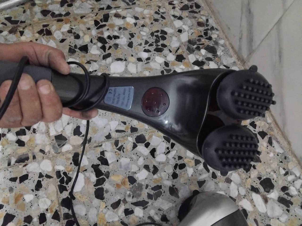 اجهزه تدليك للبيع مال موكب بس محتاجين نسوي تكيه بيهن ٤شحن على تايبسي و٦كهربايات و٢ اجهزه حجم الكبير ***********بقداد العبيدي
