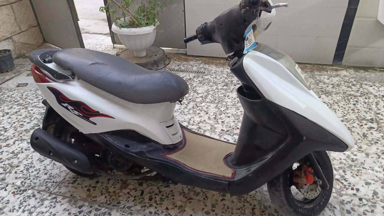 السلام عليكم 
بريز للبيع دراجه نضيفه وااحله من الصوره مال بيت عوزها كعكه مال صالنصه 
سلف هندر تشتغل كهربائيات شغاله 
مكينه خير من الله 
سعر 375 وبيها مجال للشراي مكاني بغداد الكماليه 
رقمي *********** واتساب
