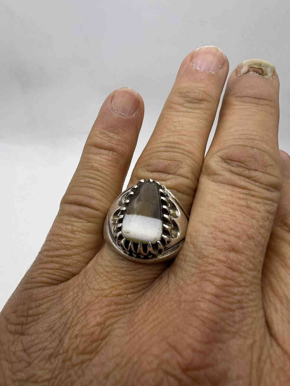 قطعه نادره من الجزع اليماني القديم حجر تحفه وصياغه تحفه للتواصل االعنوان الكوت الاتصال على ***********
