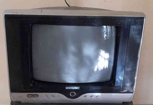 للبيع تلفزيون اصغير مرتب  ملون نضيف مستعمل قليل 
السعر ٢٠
***********
