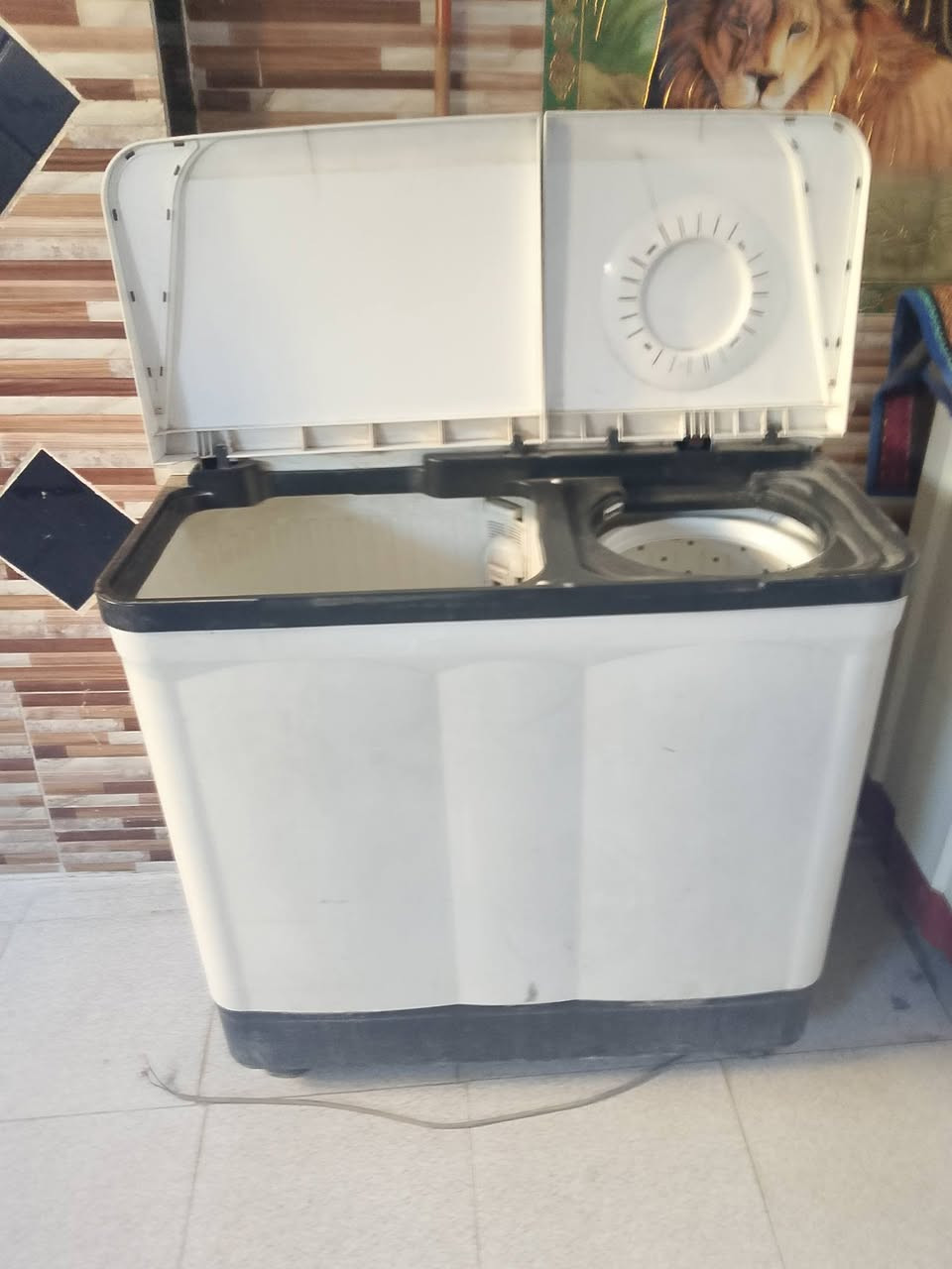 غسالة جديدة نظيفة حجي كبير تغسل بظانية 85الف ***********

