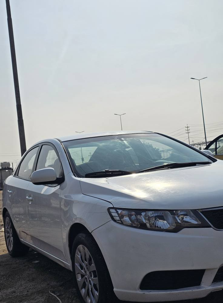 سيراتو موديل 12 رقم بابل بيها صبغ جاملغ وباب بدون دواخل شرط وبيها بارد بدون قطرة خياس سياره حلوه ونظيفه مكاني بابل السعر 92 وبيها مجال اتصال فقط
***********
***********
