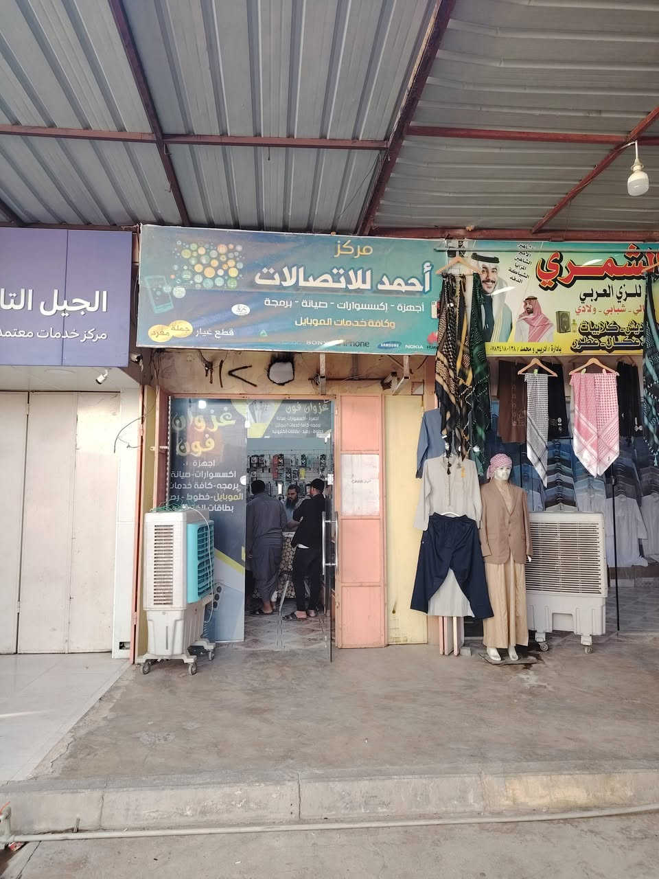 السلام عليكم ورحمة الله وبركاته
عملنا الذي تم إنجازه في سوق بيجي سوق الموبايلات تحديداً في مجمع الموبايلات
في محل الأخ أحمد الطلبات
المنظومة ٢٤ أمبير نهاري بما يعادل ١٢ وانفيرترت ٨ كيلو واط من شركة فلستي وبطارية ٥ كيلو واط من شركة فلستي المنظومة متكاملة وتجهيز حقيقي ١٠٠٪ وتخدم أصحاب المحلات التجارية في سوق بيجي واعتمادها على الألواح ٩٩٪ للتجهيز النهاري
ملاحظة اليوم كانت لي زيارة في الساعة الواحدة ظهراً لمتابعة عمل المنظومة الروتيني وكان الحمل الفعلي تجهيز ٢٧ أمبير مقسم على ٤ محلات وكانت البطارية بسعة ٩٧٪ أي اعتماد على الألواح ٩٩ ٪ 
((خالد الملأ شيخ)) 
للاستفسار والحجز على الأرقام التالية
*********** واتساب 
***********

