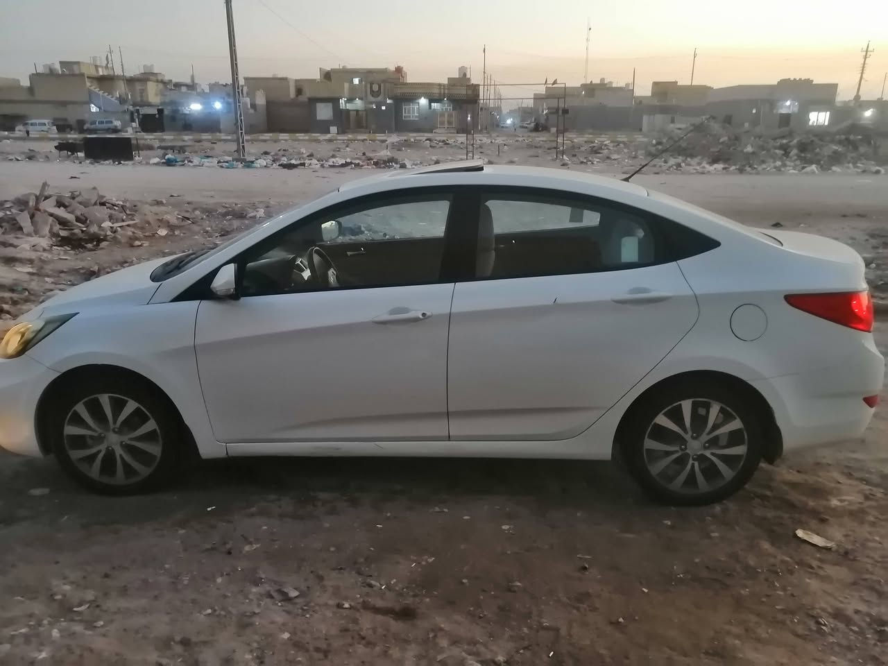 اكسنت 2015 خليجي رقم ذي قار دولي بسمي فول مواصفات وجاهزه السيارة حلو وماشتغله تكسي مكاني الناصرية المركز ***********  السعر 105 وبيها مجال كلش قليل
