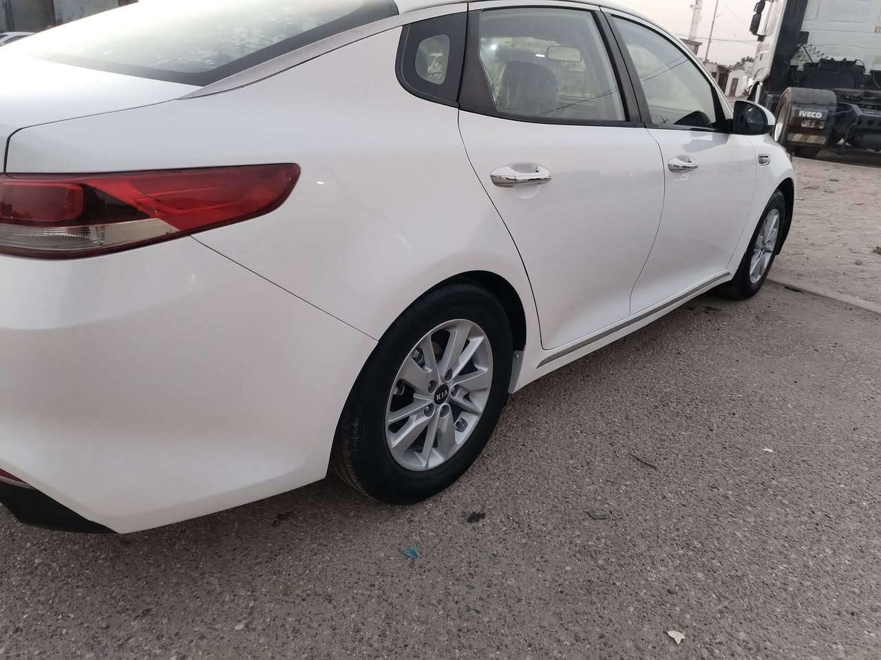 السلام عليكم
سياره كي فايف وارد كوري  خط واحد بلاد مكينه 2000دوش ماشيه 165 رقم بصره تحويل ثاني يوم السنويه ل28 كفاله من للضربه وارد كوري ما ينكفل من الصبق كير مكينه تبريد حداده خير من الله 

فول مواصفات ما عده التنته

بصمه

تدفه كشنات

تدفه ستيرن

تحكم 

شفتات نمر 

السياره احلى من الصور 

العنوان بصره خور الزبير 

السعر 127 وبيها مجال بصيط لشراي 

***********

ع فيس ما متواجد
