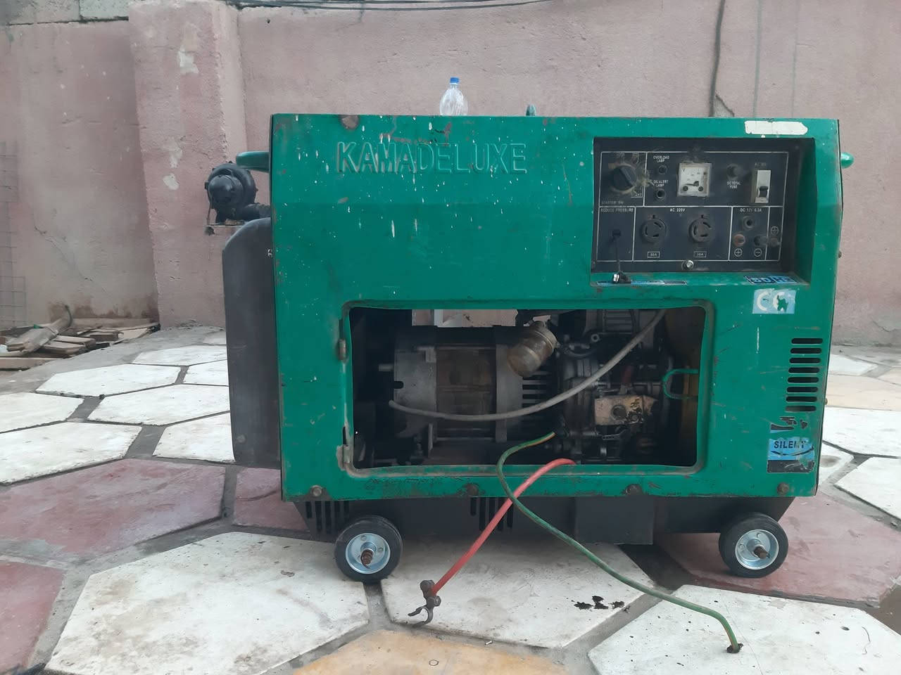 سلام عليكم مولدات للبيع
نمبر ديني 1350
 والكامه 250
وبيهن مجال 
بغداد ***********
