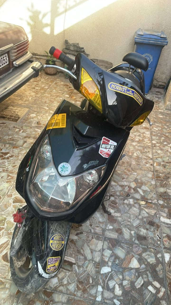 سكنس فحل نوزل  بيه تزويد وياله ذهبي والصفاح لون ذهبي والدشبول  والايت لون ذهبي لونين لون ذهبي طلاعات مكينه خرسة متنسمع وبيه هندر نضيفة كفرات كله ختم واحد ونضيفة نكره بكل وكت وكهربائيات شغاله 
السعر 980 وبيه مجال
صار شهرين من نازله رمبة
العنوان بغداد الشعب  
الهاتف ***********
