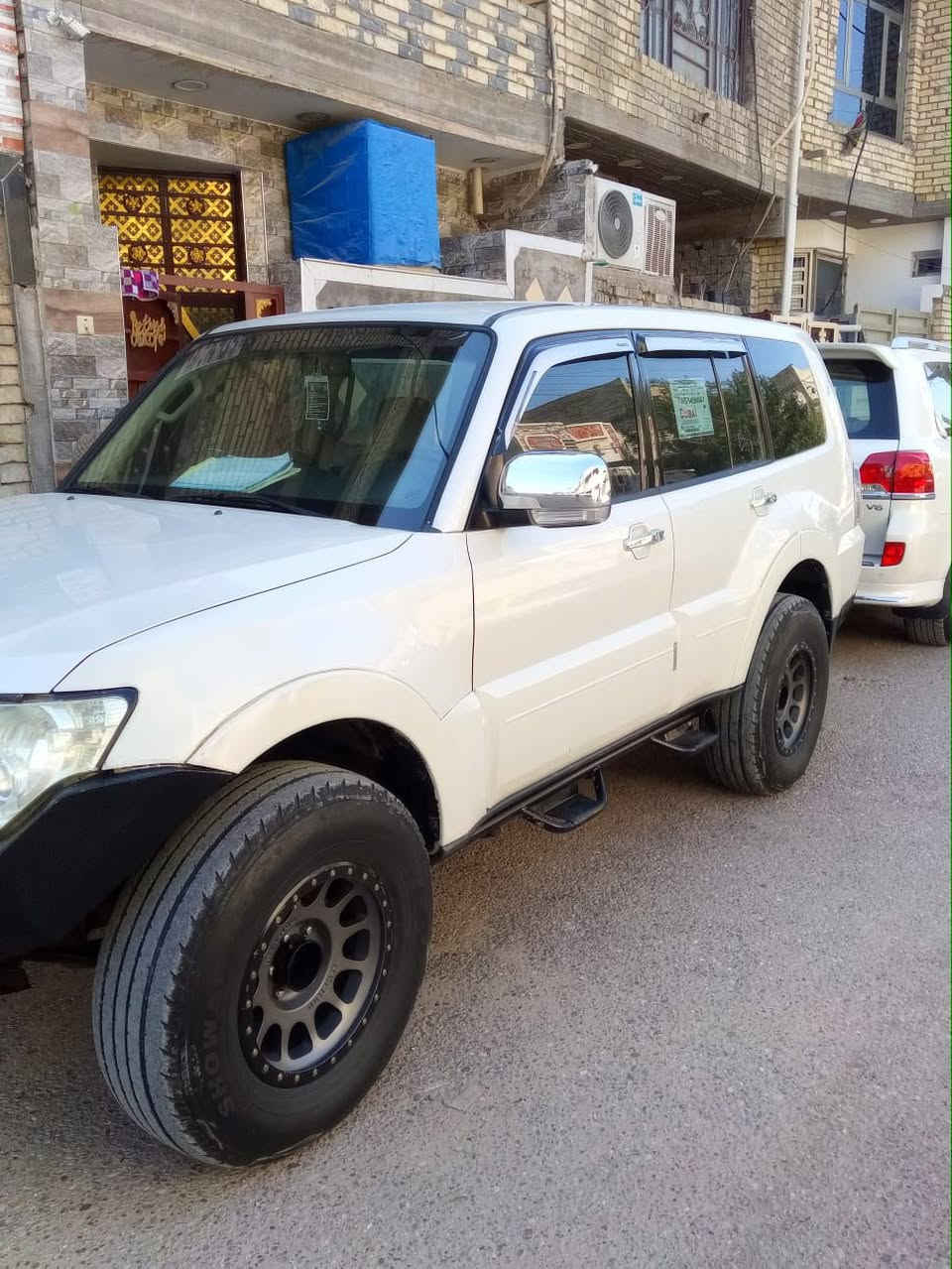 متسيبوشي باجيرو2008
سونر موجود بصور 
رقم بغداد الجديد و هزه جديده 
فول مواصفات
محرك v6.3500. المرغوب 
سبعه راكب 
حساسات خلفيه 
شاشه دفيدي مع كامره 
المري شفط ترحيبيه 
ليد نهاري 
لايت عالي و ناصي زينون 
محرك كير تبريد حداديه كلها كفاله 
دواخل صاج ملكي 
 السعر ١٠٥وبيهه مجال 
و الاتصال 
*********** مكان بغداد
