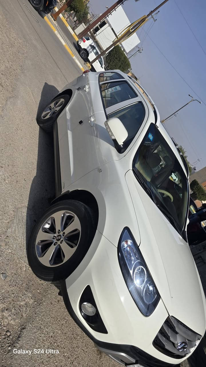 السلام عليكم 
للبيع 
سنتافيا خليجي رقمها بغداد موديل ١٢ محرك ٦ ٣٥٠٠ على وضع الشركة السيارة اخت الزيرو ماشية ١٠٠ استخدام شخصي تبريد ٣ قطع ٧راكب فتحة سقف كامرة اشاير بالمري مري شفط السيارة مال بيت .كلين كفالة عامة.الشراي يراسلني واتساب ***********
