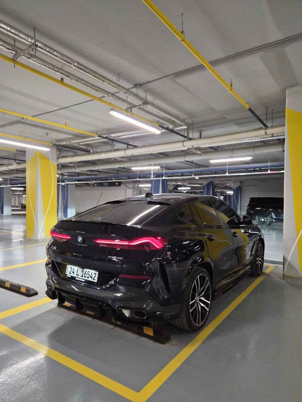 السلام عليكم
BMW X6 40i
موديل / 2023 

لون سيارة ببسي 

السيارة (طلب خاص )

صفر مسج بدون اي عطل بالشاشة 

ماشية 37 الف 

المواصفات 

● جكات 

● لايت ليزر متحرك 
● مساج مقاعد و تبريد و تدفئة
● مقاعد الترتوفي
● سماعات حتى تحت المقاعد سستم Harman Kardon
● بانوراما سكاي روف
● الكير و الموس و بصمة كرستال 
● السيارة كت M مع دوسات جانبية و خلفية
● 4 وضعيات قيادة 

● داتاشو عرض معلومات على جامة الامامية 

تظليل بالسنوية 80%/91% 

السيارة وارد امريكي الضرر صبغ و بارد بالجاملغ الامامي الايمن و البنيد مبدل اصلي شرط نفس لون بدون صبغ بدون ضرر بدواخل 

السونار موجود في منشور

رقم سيارة دهوك بأسمي شرط تحويل مباشرة

السعر 51 الف دولار و بيه مجال

شاشات السيارة ضفتله اللغة العربية و كأنو سيارة خليجي  

الرقم/  ***********

مغلفة PPF بالكامل

للبيع او مراوس
