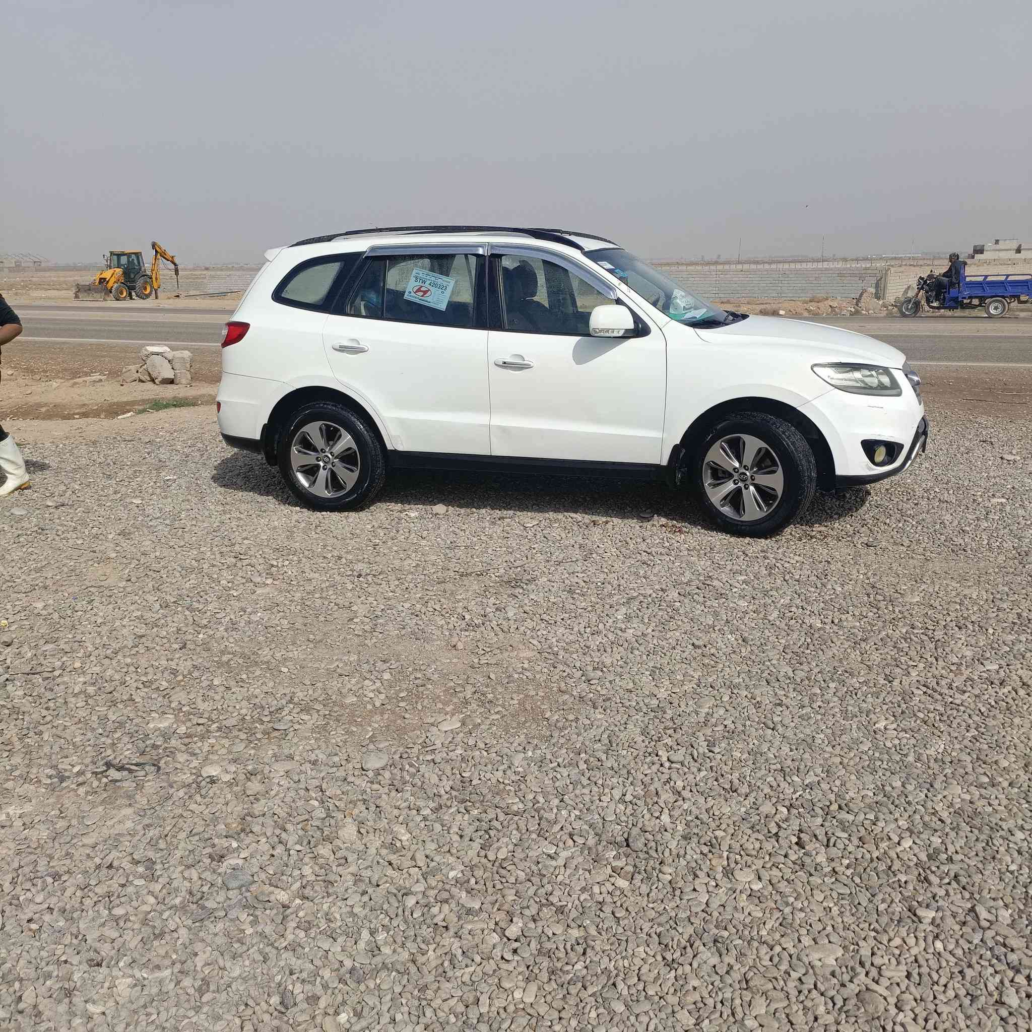 هونداي سنتافي 2012 خليجية شركه عامه
محرك 6 سلندر 7 راكب
رقم بغداد انكليزي بأسمي سنويه وهزه وارقام كله جديدة
سياره حلوه وجاهزه وترايها حلو
بيها بار قليل جهة اليمين والباقي مكفول
السعر  165 وبيها مجال بسيط
للاستفسار على الرقم ***********
مكان السيارة ديالى / كنعان
