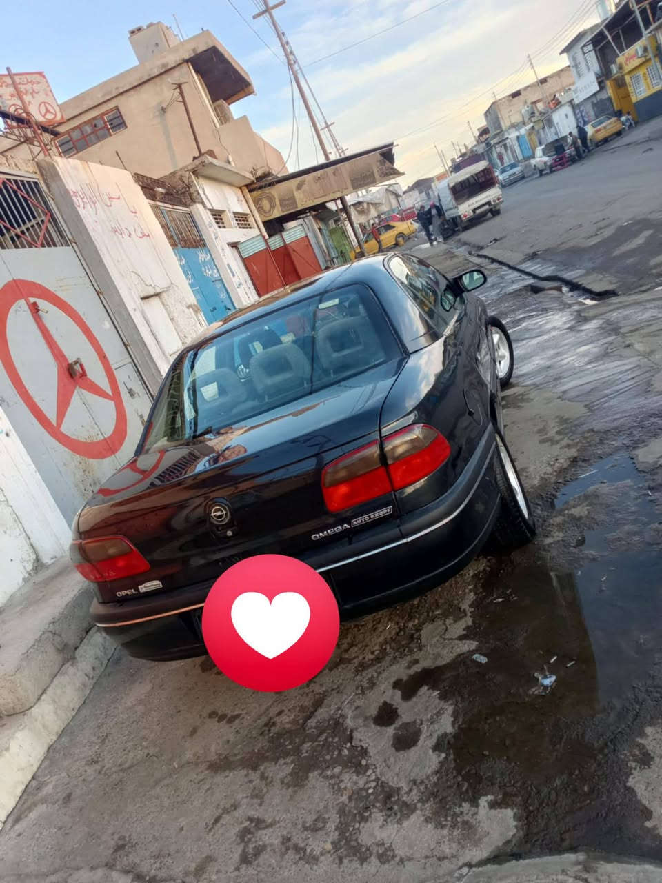 السلام عليكم  اوميكا بزون موديل 94 فول والحد على واحد مكينه 20 مكينه وكير شرط رقم نينوى دولي بسمي 
مبدل سستم ومصبوغ الصقف والجاملقات جماليه 
سياره جديده مال بيت مكان السياره موصل اجانب الايمن حي العامل السعر 43 وبيها مجال بصيط *********** بي وتس اب ***********
