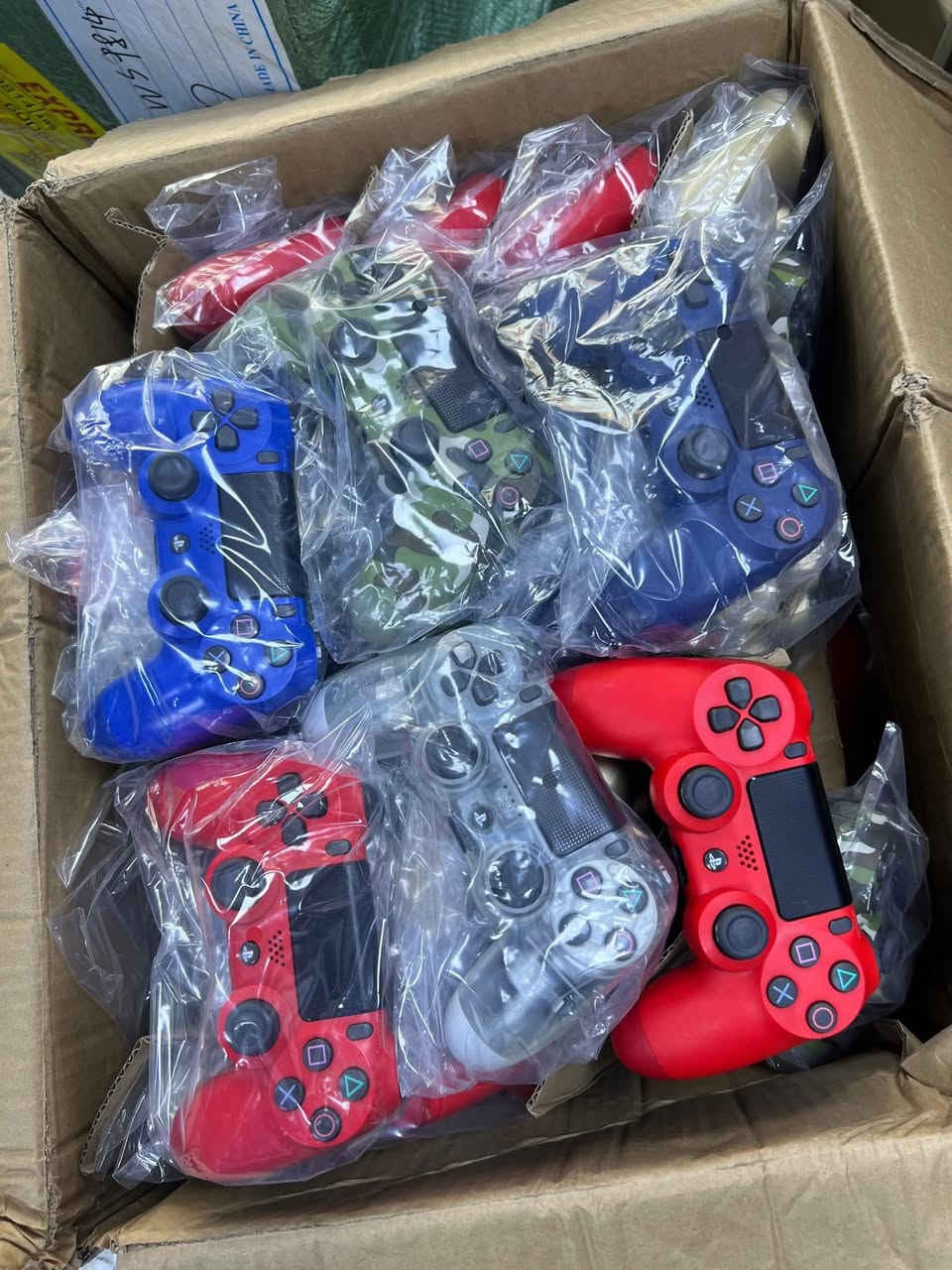 مكتب الليث شو ✅
للإلكترونيات وكاميرات المراقبه وألعاب الكيمنك ...

يدة بلي فور باله أصلي 
🎮 جويستك PS4 باله PlayStation 4  🎮
بألوان مختلفه ومميزه اكثر من رائعة وبجودة عالية ..
بطارية🔋تدوم لوقت طويل
بأسعار مناسبه جدا 🔥
#العنوان جلولاء . شارع البريد قرب الجامع الكبير  ...
مجاور شركة رافينا للسفر والسياحه والحج والعمره ✈️
يوجد خدمة توصيل 🚖🚖🚖
الباب البيت 🏠 #بقيمة 5الاف دينار

للطلب والاستفسار يرجى مراسلة الصفحة 
او الاتصال العادي 📞 او الواتس
 #بالرقم *********** ✅

متمنين لكم أجمل الاوقات
