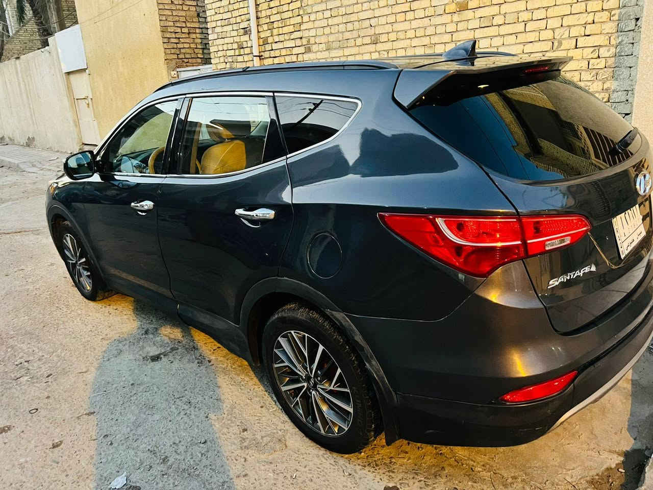 للبيع | هيونداي سنتافي 2016 – رقم ميسان (حُرّة)
وارد أمريكا – مچفيه 

🔧 المواصفات الفنية:
 • محرك اقتصادي 2400 سي سي
 • ماشية: 107 ألف ميل
 • نظام قيادة بثلاثة أنماط
 • نظام مانع للانزلاق + مانع انحدار
 • تبريد مزدوج (قطعتين تبريد)
 • شاشة وسطية
 • ويل كب
     • دفع رباعي 
 • تتسع لـ 5 ركّاب

📍 الموقع: ميسان – العمارة
📞 للتواصل: ***********

سيارة نظيفة وجاهزة للشراء – للاستفسار يرجى الاتصال.
