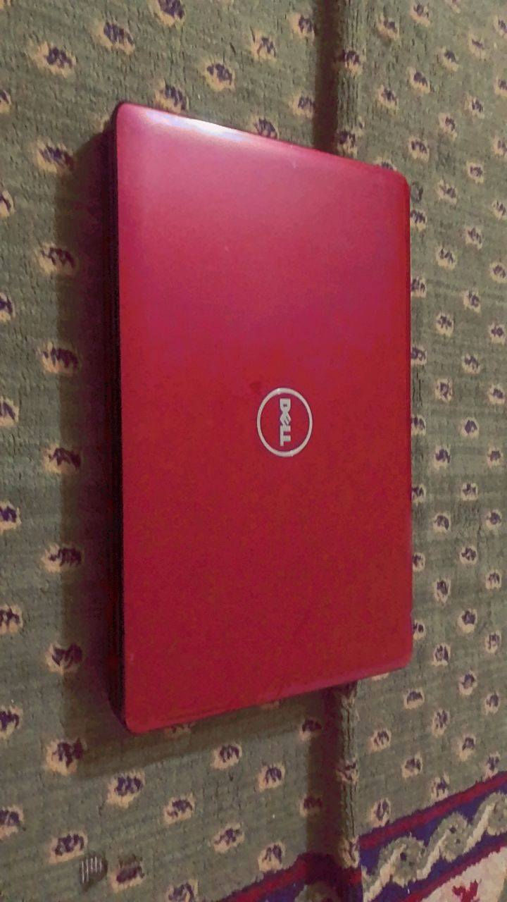 لابتوب ديل شغال... بس شاشه مكسوره.من.دون هارد. تفيد اهل صيانه.بغداد .رقمي.*********** سعر 50 الاف
