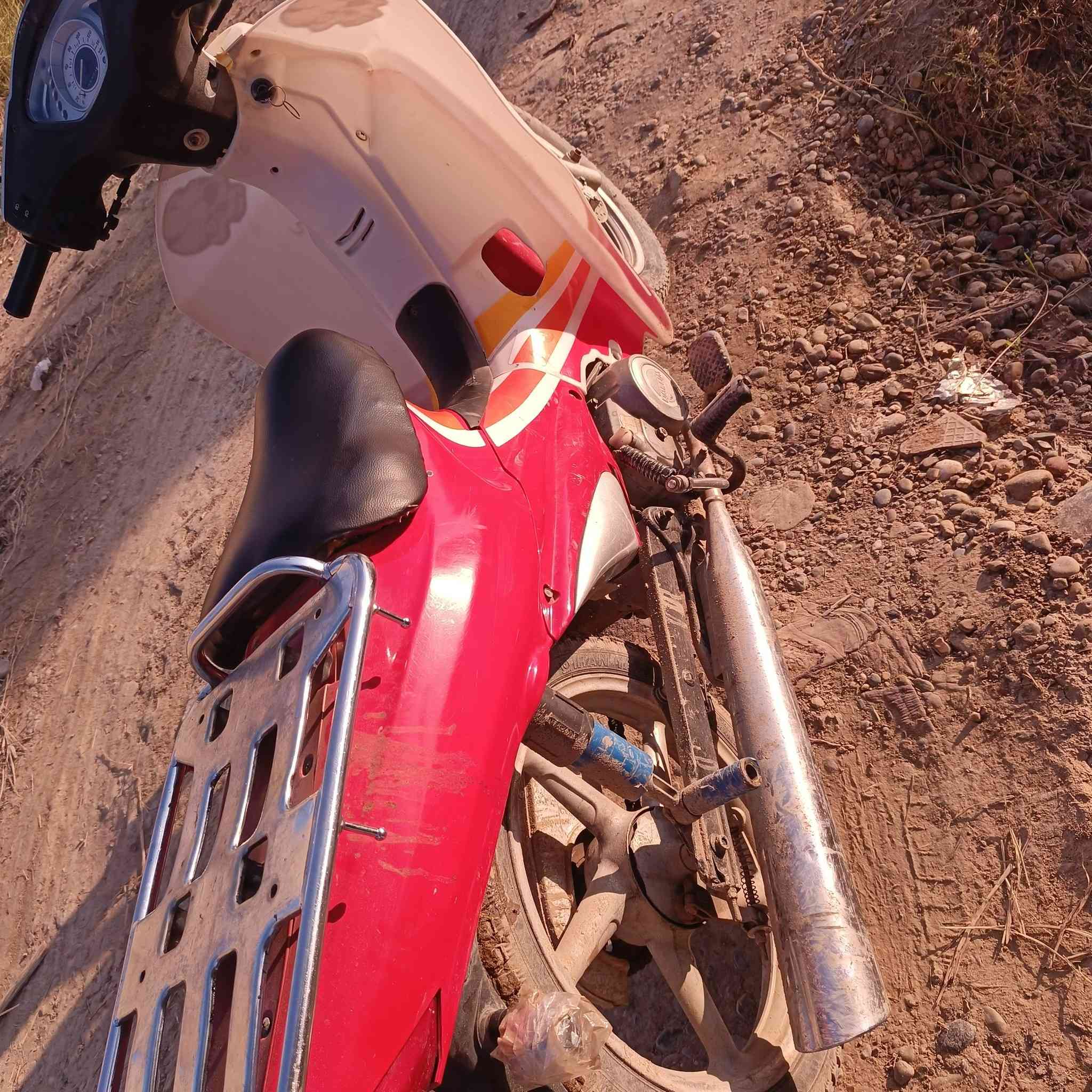 السلام عليكم للبيع مطور سرفيس مطور نضيف خير من الله سعره ٦٠٠ أو بي مجال استفسار أكثر اتصل ***********
