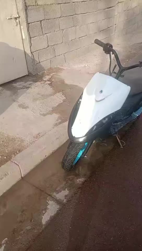 دراجه ماكس عدله نضيفه سعر 350وبيه مجال للتواصل رقم ***********
