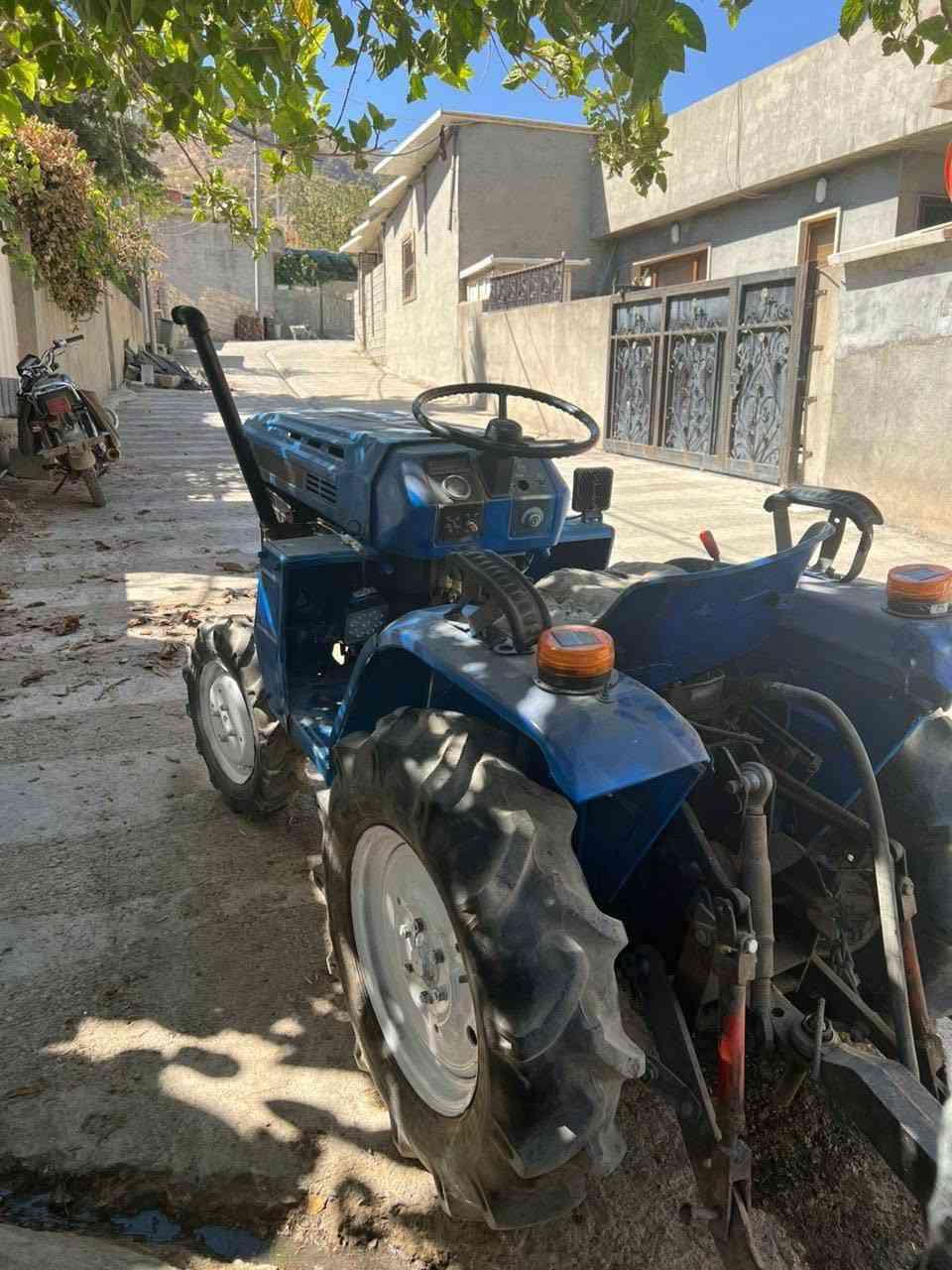 #ماشاءاللــّٰـــــە تراکتۆری یابانی سێ پستۆن مارکەی کابوتە دەبل ئەکسل بەشەرت گاسنی لەگەردایە
هیچ مەسرەفێکی تێدانیە 
زۆر پاک و خاوێن 
گێرو مەکینە و ئەکسل بەشەرت 
هیچ کێشەیەکی تێدا نییە

‎نرخ💰: ژمارە1 لە كۆمێنت #بنوسە ڕاستەوخۆ بۆت دێت

‎ژمارە #مۆبایلی خاوەنی
***********

🟢بۆ دانانی #ڕیكلامی لەم شێوەیە مەسج بۆ پەیج بنێرن📥
