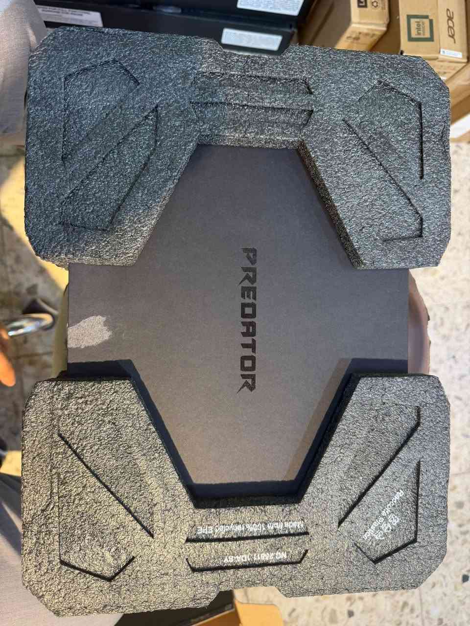 � للبيع | Acer Predator Triton 14 🔥

إذا تبحث عن لابتوب قوي للشغل الاحترافي، البرمجة، التصميم، أو الألعاب… فهذا خيار ممتاز.

المواصفات:
✅ Intel Core i7-13700H
✅ NVIDIA GeForce RTX 4050 6GB
✅ شاشة 14” WUXGA IPS 165Hz (ألوان DCI-P3 100%)
✅ RAM 16GB LPDDR5
✅ SSD NVMe 512GB
✅ بطارية 76Wh
✅ Wi-Fi 6E + Bluetooth
✅ Windows 11 Home

حالة الجهاز:
✔️ الجهاز مفحوص بالكامل ويعمل بكفاءة 100%.
✔️ لا يوجد أي عطل أو مشكلة في المكونات الداخلية.
✔️ يوجد فقط ضرر بسيط في الشاصي الخارجي ولا يؤثر إطلاقًا على الأداء أو الاستخدام.

📍 مناسب للألعاب، المونتاج، التصميم، والبرامج الهندسية.

💰 السعر: 1,150,000 / قابل للتفاوض للجادين.

📞 للتواصل:
***********

ملاحظة: الجهاز جاهز للفحص والتجربة قبل الشراء
