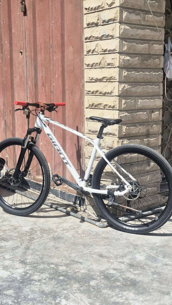 GAINT ATX
السلام عليكم 
بايسكل جاينت للبيع 
موديل 2022 
سستم التوس حديث 1*9
بريكات شيمانو هيدروليك 
قياس الويل 27.5
حجم الفريم M
ختم واحد كامل gaint 
سعرة 300 الف دينار وبيه مجال للشراي


**إذا كنت صاحب هذا الإعلان وتريد حذفه لأي سبب، رجاءا أرسل رسالة إلى الدعم الفني**