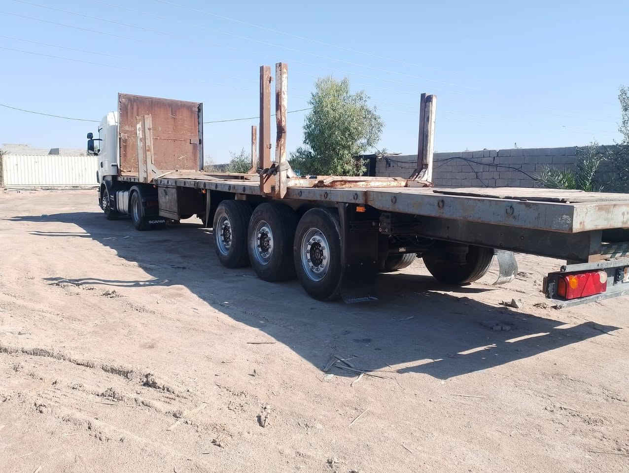 عربانة فلات للبيع مكاني بصرة قضاء الزبير السعر ٤٥ وبيها مجال ***********عربانة شمتز دسك بريك
