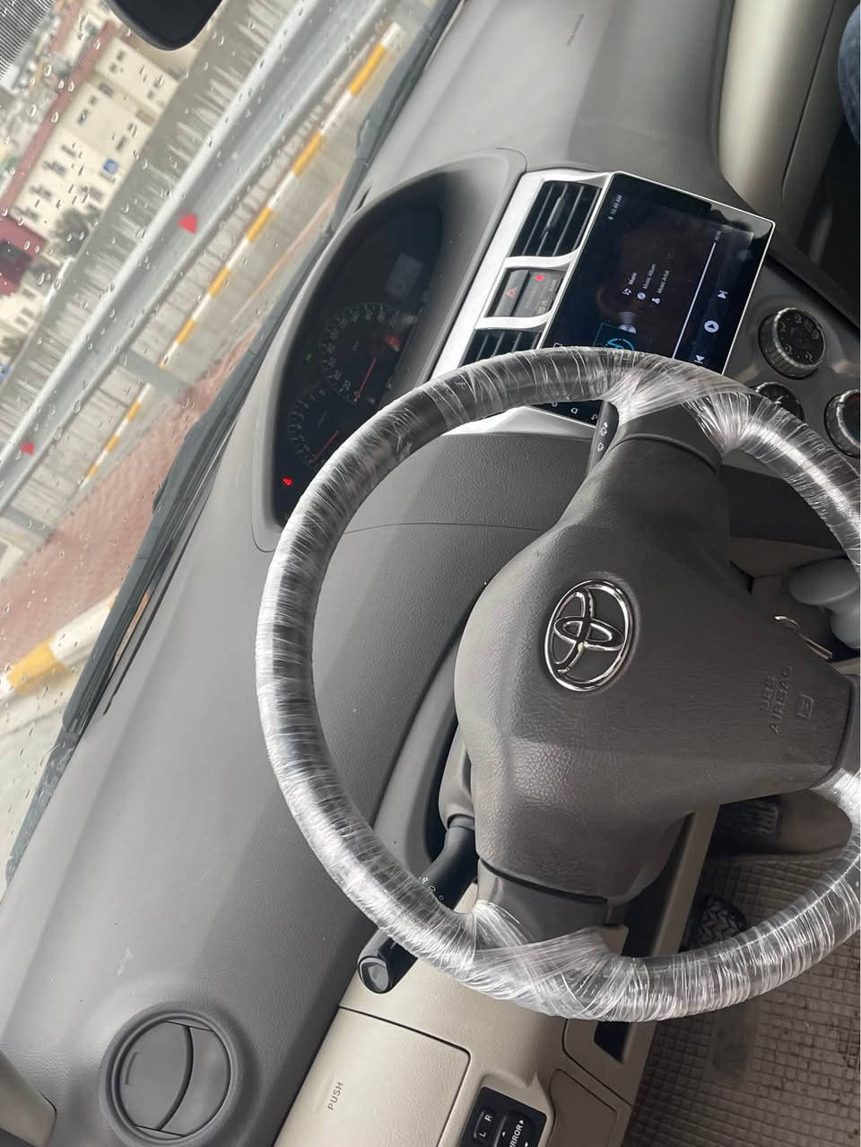 تؤيؤتا يارس 2009فول مواسه فات 
سه نه وي ژينگه و مه رجي توندوتؤلي تازه يه 
5كه له و كؤنترؤل ئه ي بيس 
ناو زه رد كاميره 
چوار جام كاره 
ئاوينه كاره با 
نيو  ده رگاي بؤياخه له گه ل پيشي به ده نه كه 5په نجه ي بؤياخه سه ياره كه هه تا بلي جوانه 209هه زار رؤشتوا

سعري 92گه لاو مه جال 
***********
له سليمانيم السليمانية, العراق
