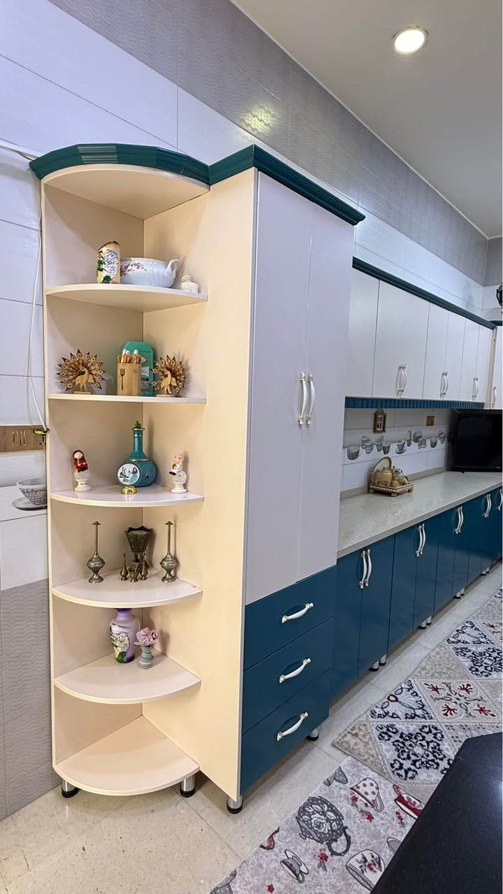 للبيع كاونتر HDF والمحتويات واضحة كما مبين في الصور مع قاعدة مرمر اصلي درجة اولى الكاونتر نظيف ومابي اي اشكال *********** دهل اوران, واسط
