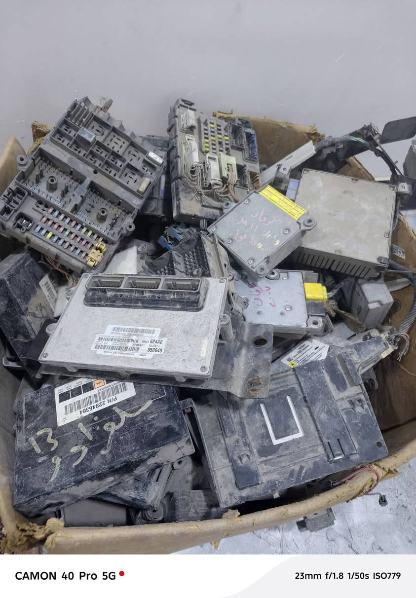 سلام عليكم عندي عقولة + كتفات + منضمة فيوزات مستورد كلة جديد وشغال بسعر مناسب كلش التواصل ***********
