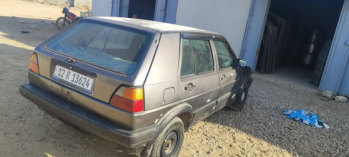 كولف 1991 محرك 80 كير خمسة رقم دولي بسمي سنويتها لل29 السعر 27 وبيها مجال رقم الموبايل ***********
