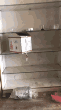 رفوف للعرض  العدد ٩  عدد الجام الداخلي ٥  للبيع رقم الهاتف ٠٧٧٠١٦٤٨٠٧٠