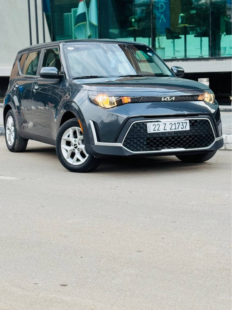 السلام عليكم 
كيا صول 
٢٠٢٣ 
ماشية ٤٩ ميل 
جاملغ بنيد 
ايرباك سترين 
المواصفات معروفة 
مكان السيارة اليرموك 
*********** بغداد, العراق
